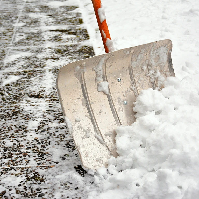 Wnterdienst, Schnee räumen